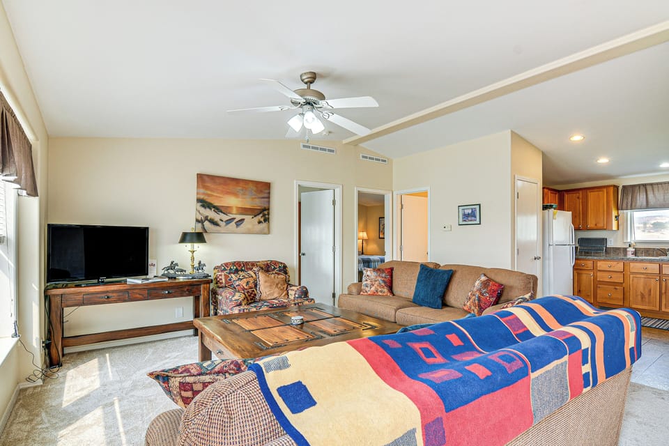Living Room | Free WiFi | Air Conditioning & Heating