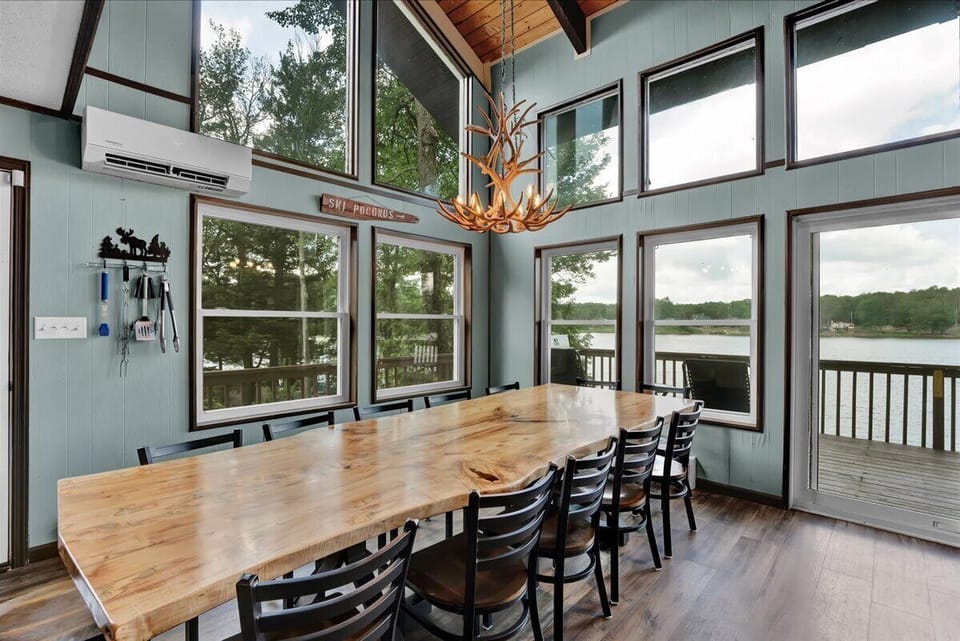 Dining room with seating for 14