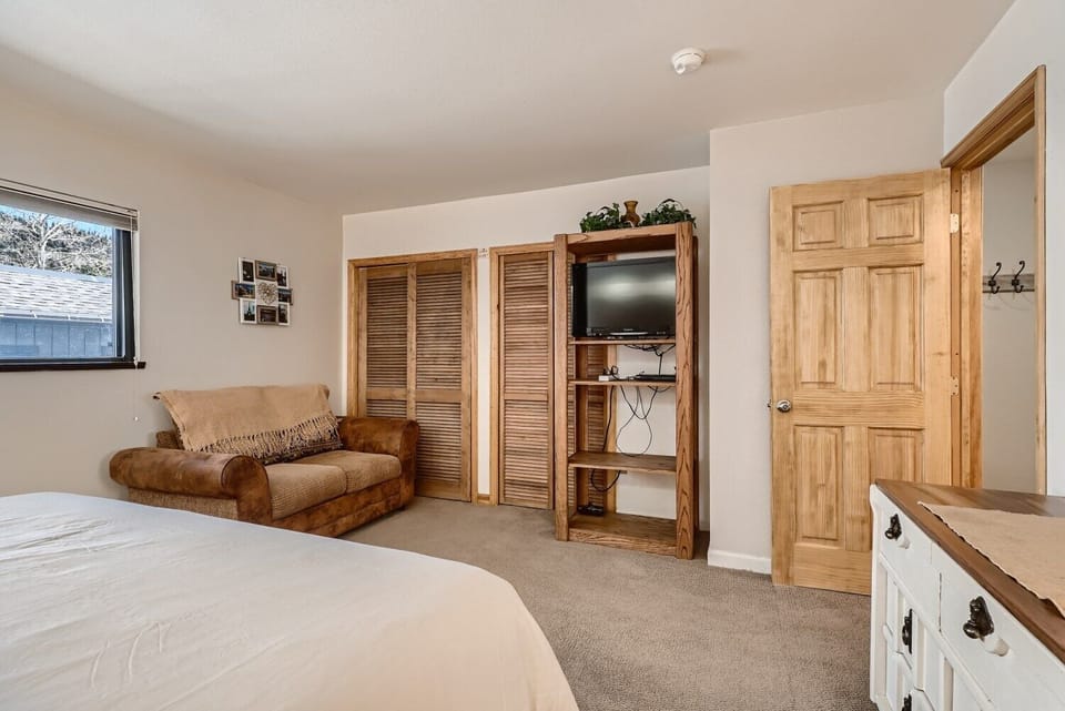 CJ203 Master Bedroom