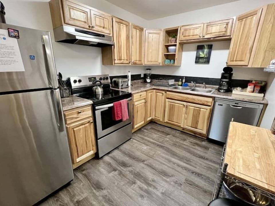 (5)well equipped kitchen for all at home cooking needs