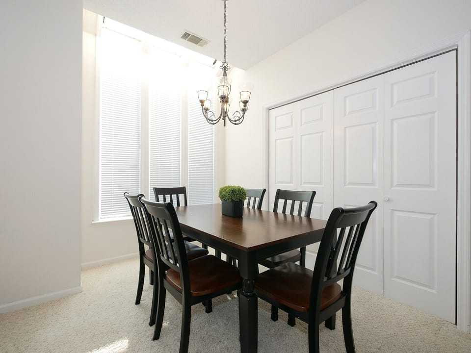 Ocean Breeze 100 - Dining Area - Stylish dining area with seating for six.
