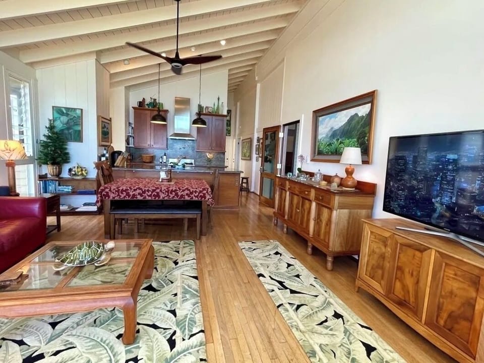 Living room, dining, kitchen (from Lanai). It's a big room. 