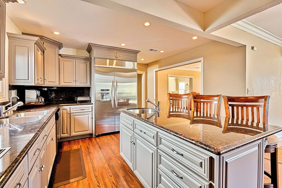 Cook and dine at our spacious kitchen with an inviting island bar seating!