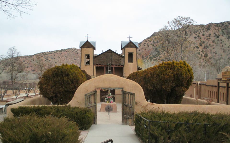 Easy access to 599 for day trip to see the beautiful Santuario de Chimayo
