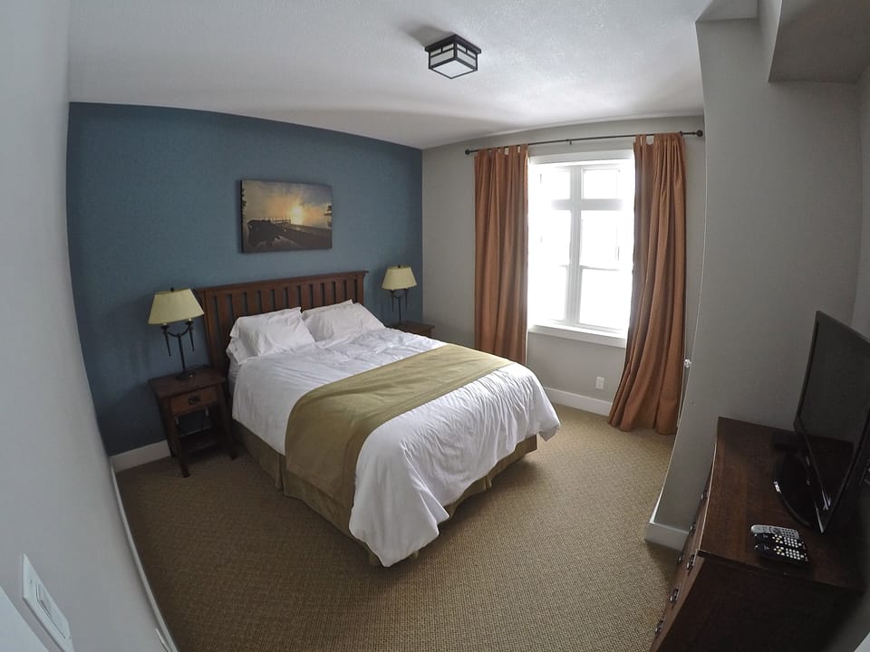 Main Floor bedroom with Queen size bed & Flat screen TV