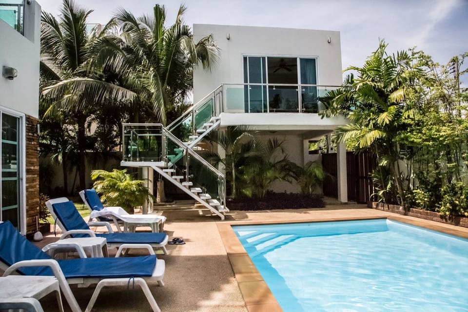 Poolside Studio Apartment - 4th bedroom