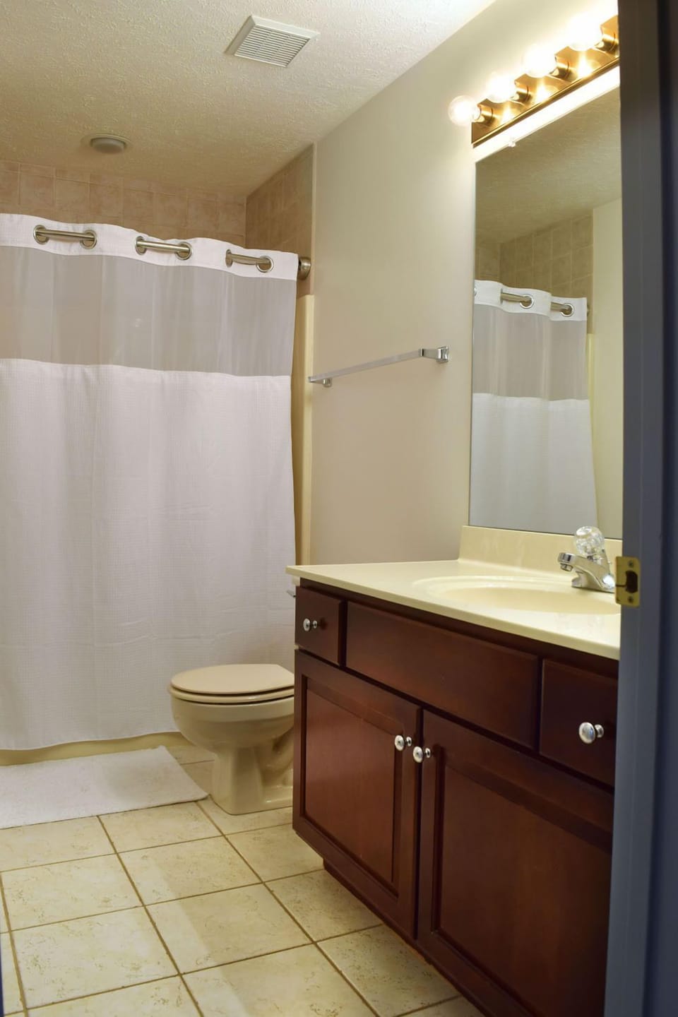 1st Floor Guest Room Full Bath