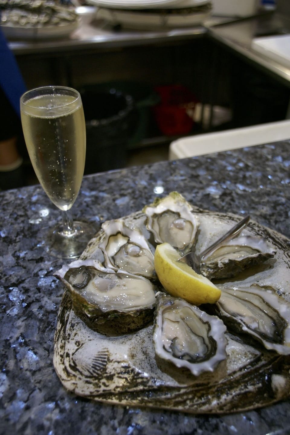 Fresh oysters & champagne at the Port Vendre fish market