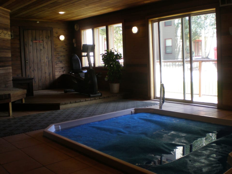 Sauna and spa on site.