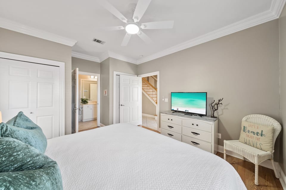 Royal Palms Retreat | 1st floor King bedroom