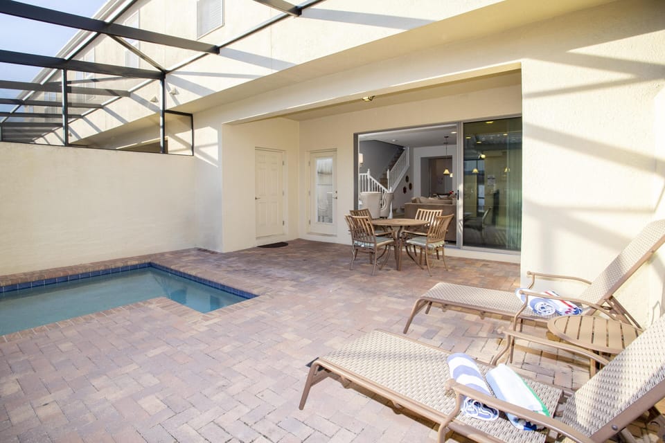 Private pool / We have child fence protection