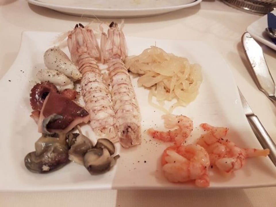 Typical venetian seafood: who knows the names?? 