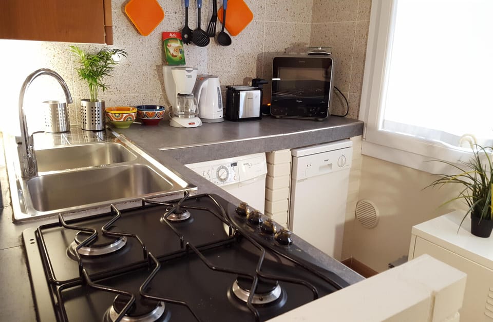 Fully equipped kitchen