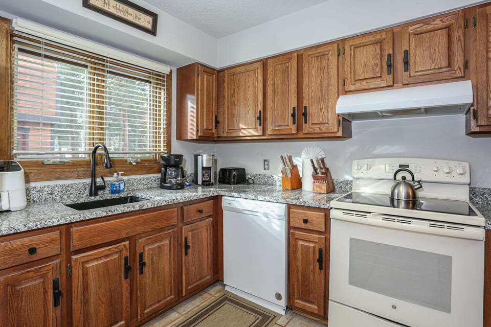 Full kitchen
