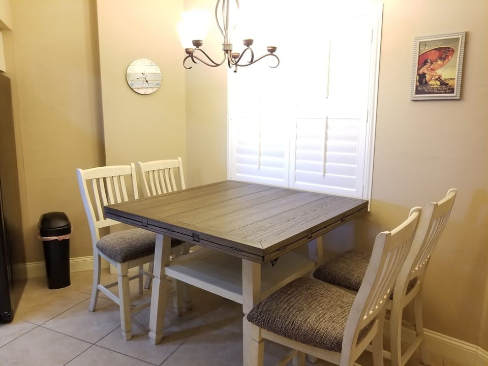 Eat-In Kitchen