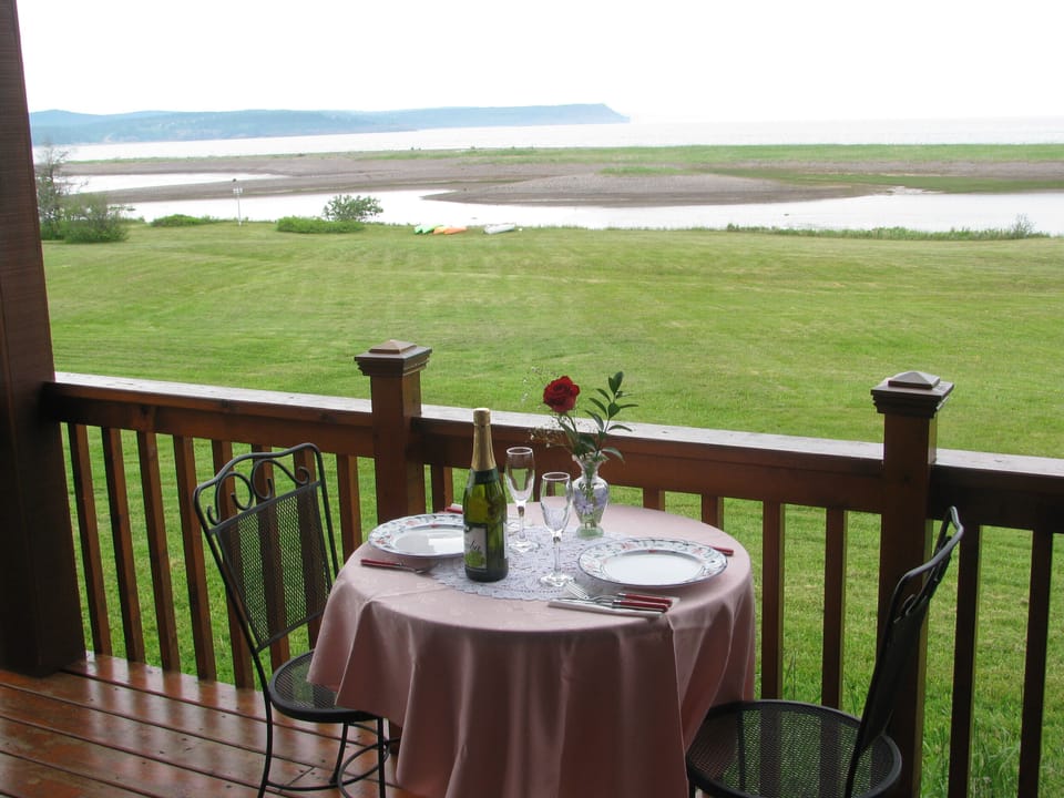 Shipyard Cottage - Private deck