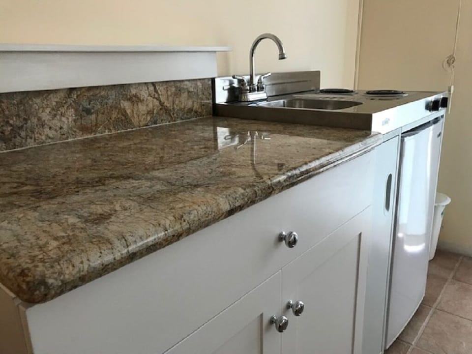 Brand new kitchenette in the Studio/1 Bedroom 