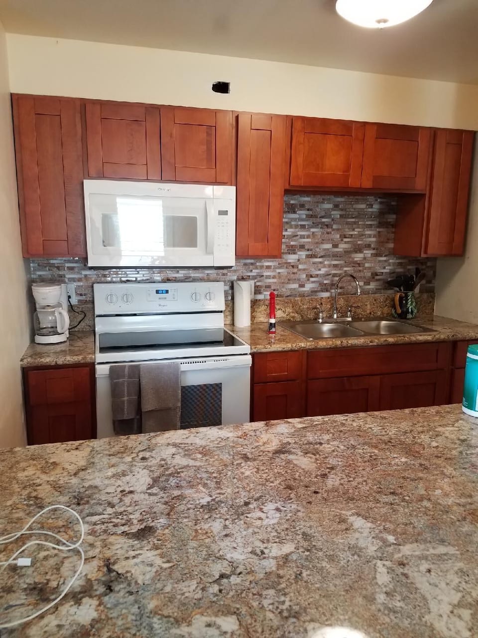 Fully remodeled Granite Counter Kitchen - New Appliances