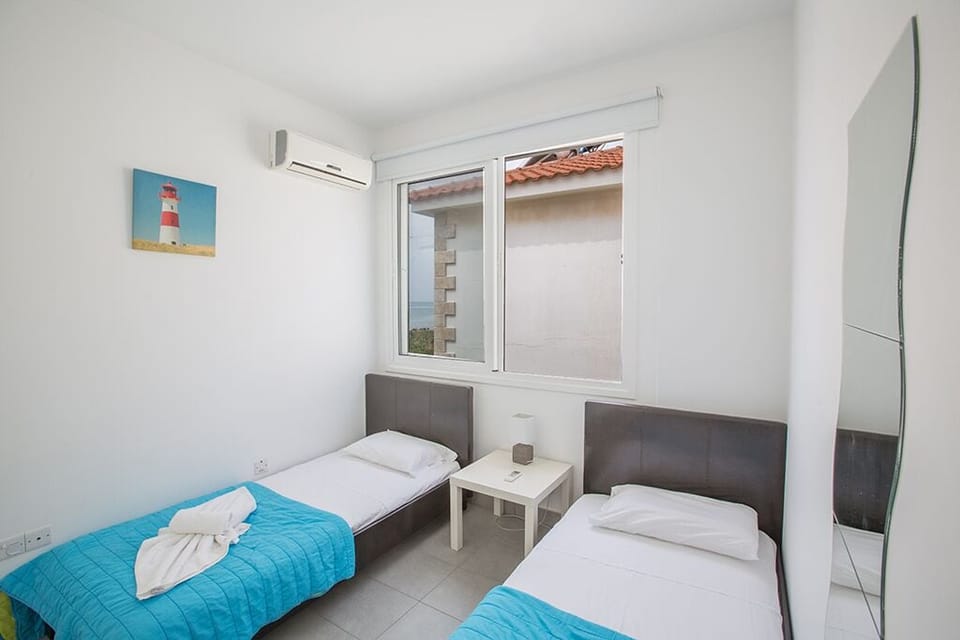 Bedroom 3 with two single beds