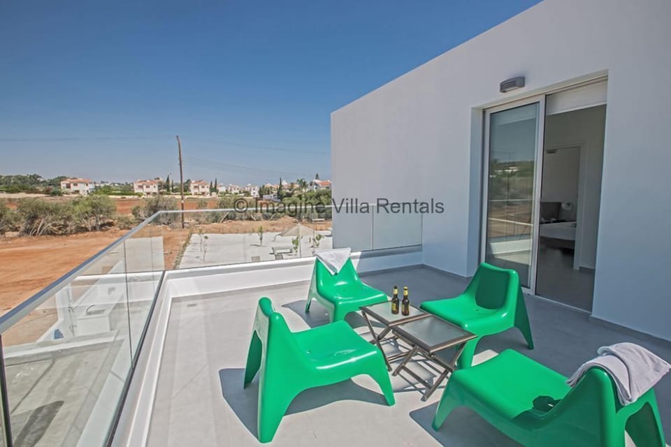 Balcony with seating area