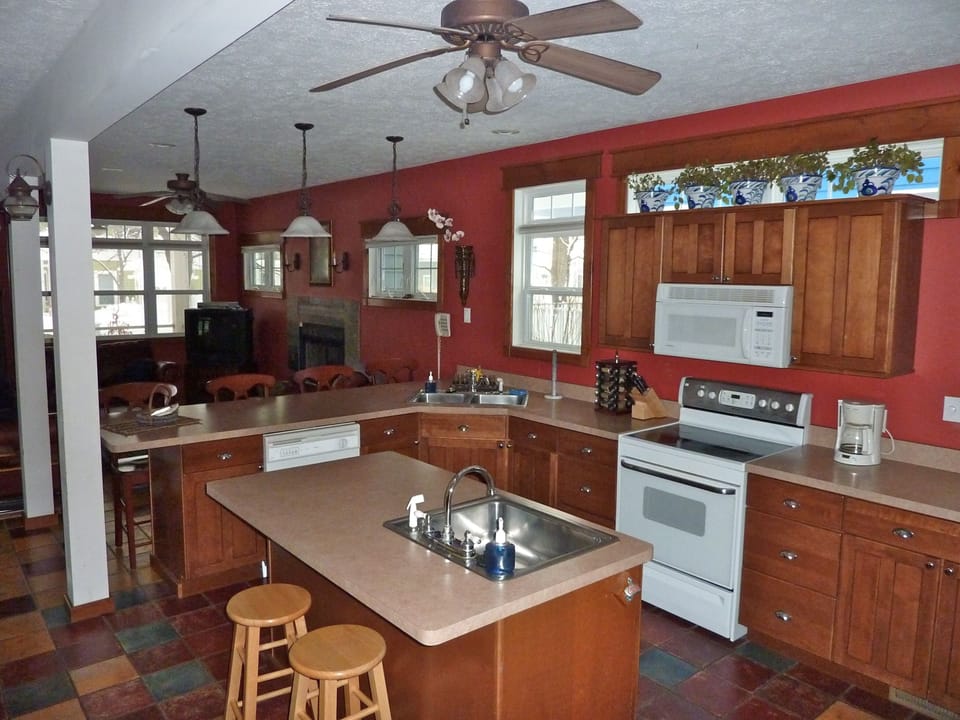 Gourmet kitchen