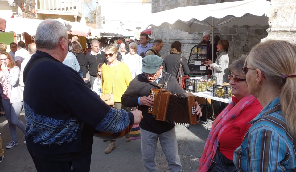 Locals performing an impromptu jig...! Maison de la Paix, Issigeac, Dordogne