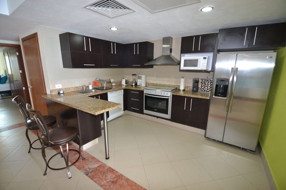 Full Kitchen