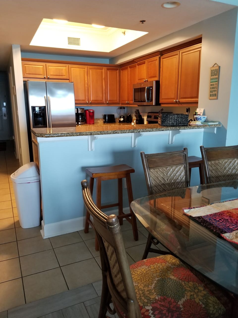 Kitchen with breakfast bar & 2 stools