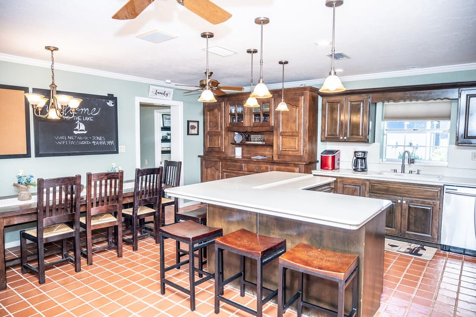 Spacious Kitchen for Family Gatherings!