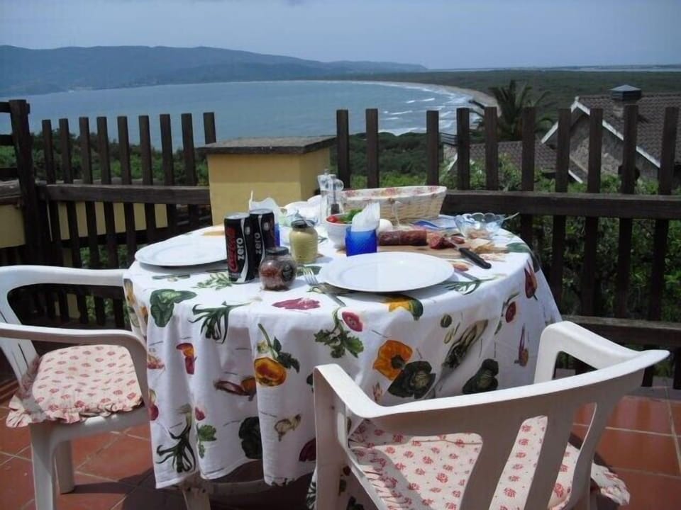 An al fresco lunch with a view on the upper terrace! 