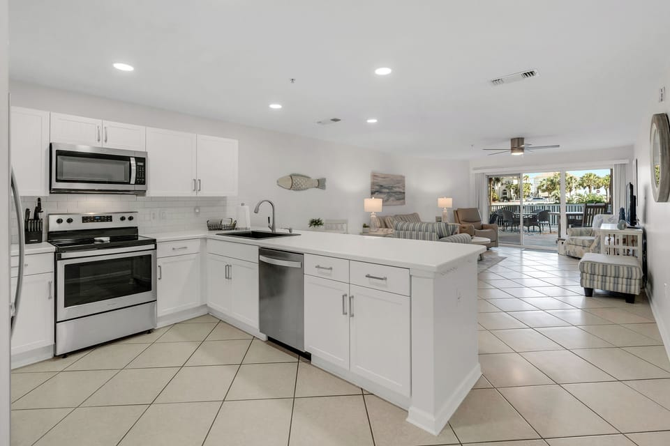 Kitchen all equipped for all needs.