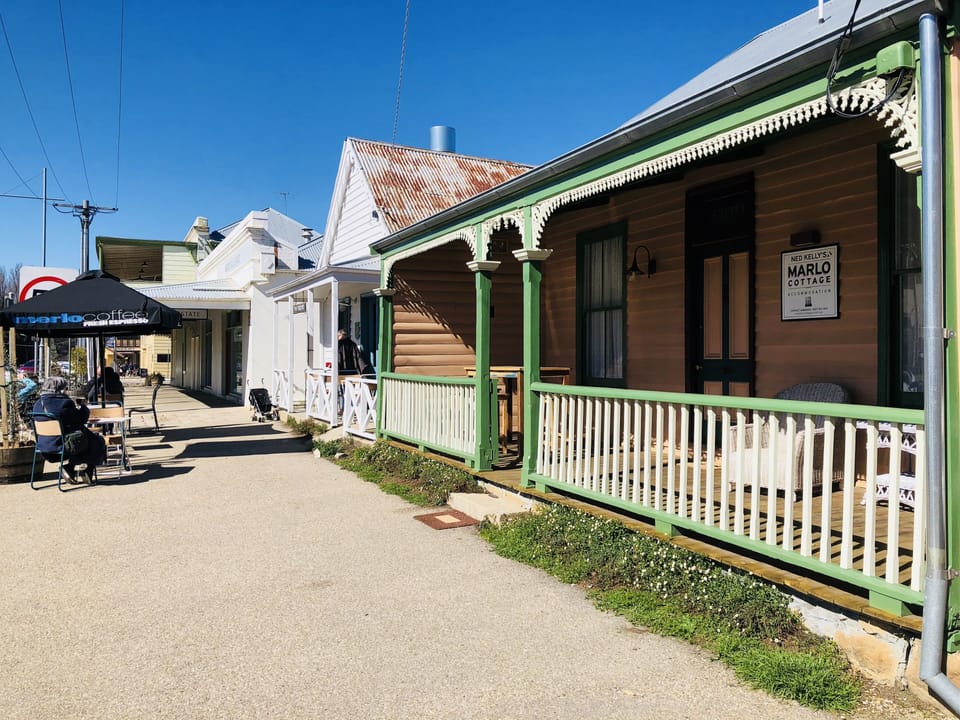 Only metres from all the best shops, cafes and restaurants in central Beechworth