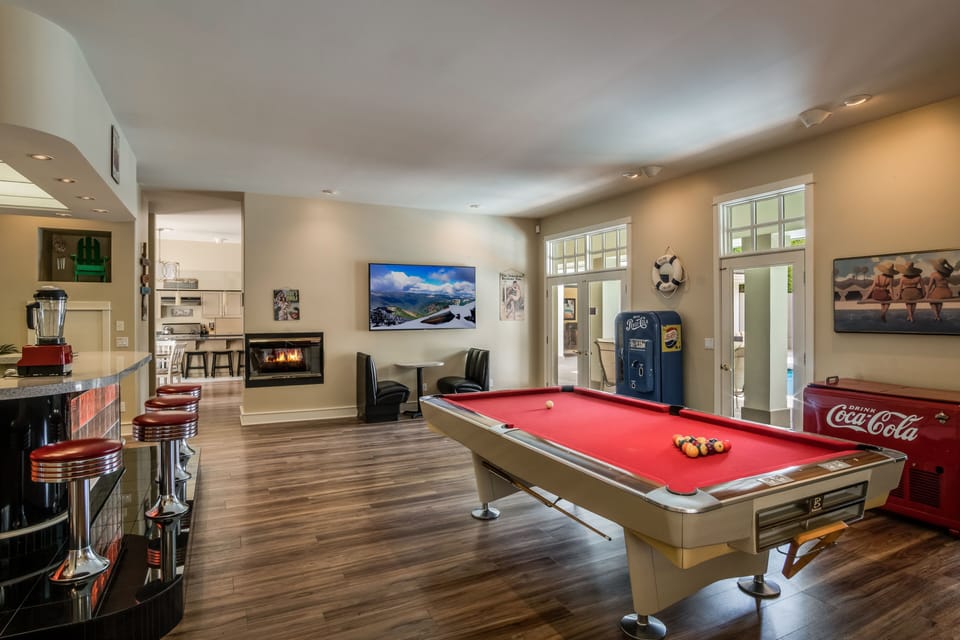 The 50's themed pool room with authentic antique Coke and Pepsi machines.