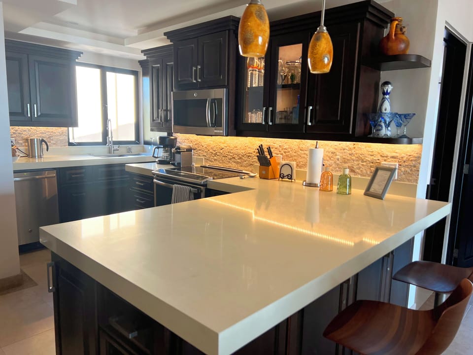 Kitchen, Quartz counters, All Stainless, Washer/dryer 
Triple filtered UV water