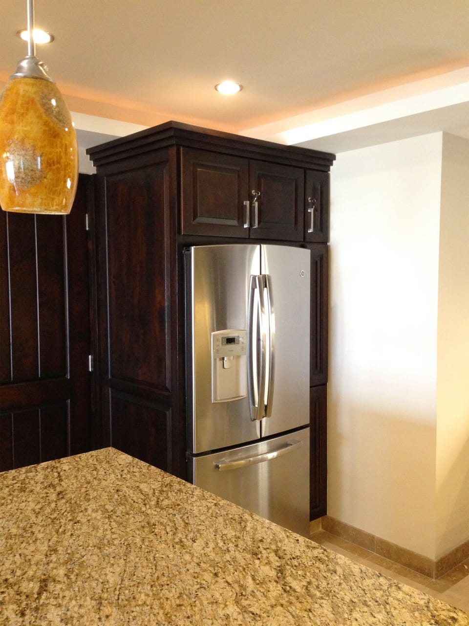 Barn Door Refrigerator drawer freezer 
(Water dispenser) 
(Ice maker in freezer)