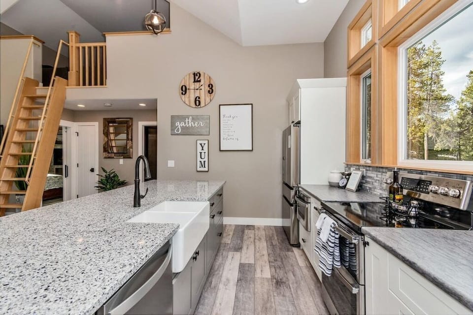 Kitchen has double oven farmhouse sink