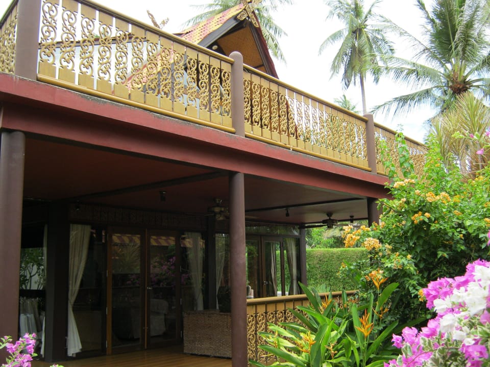 Villa Frontage