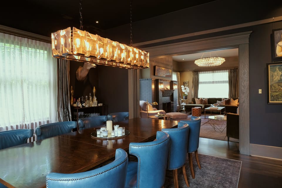 The dining room with a extending table for larger dinner parties.