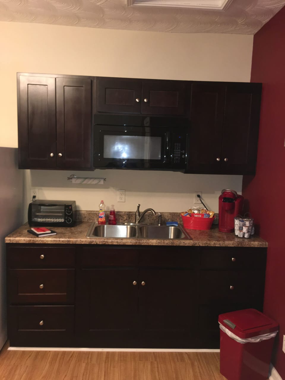 Kitchen has full fridge,microwave, hot plate, toaster oven & small crockpot.