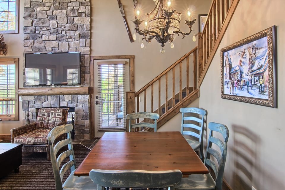 Dining area table with seating for 6 - Dining area table with seating for 6
