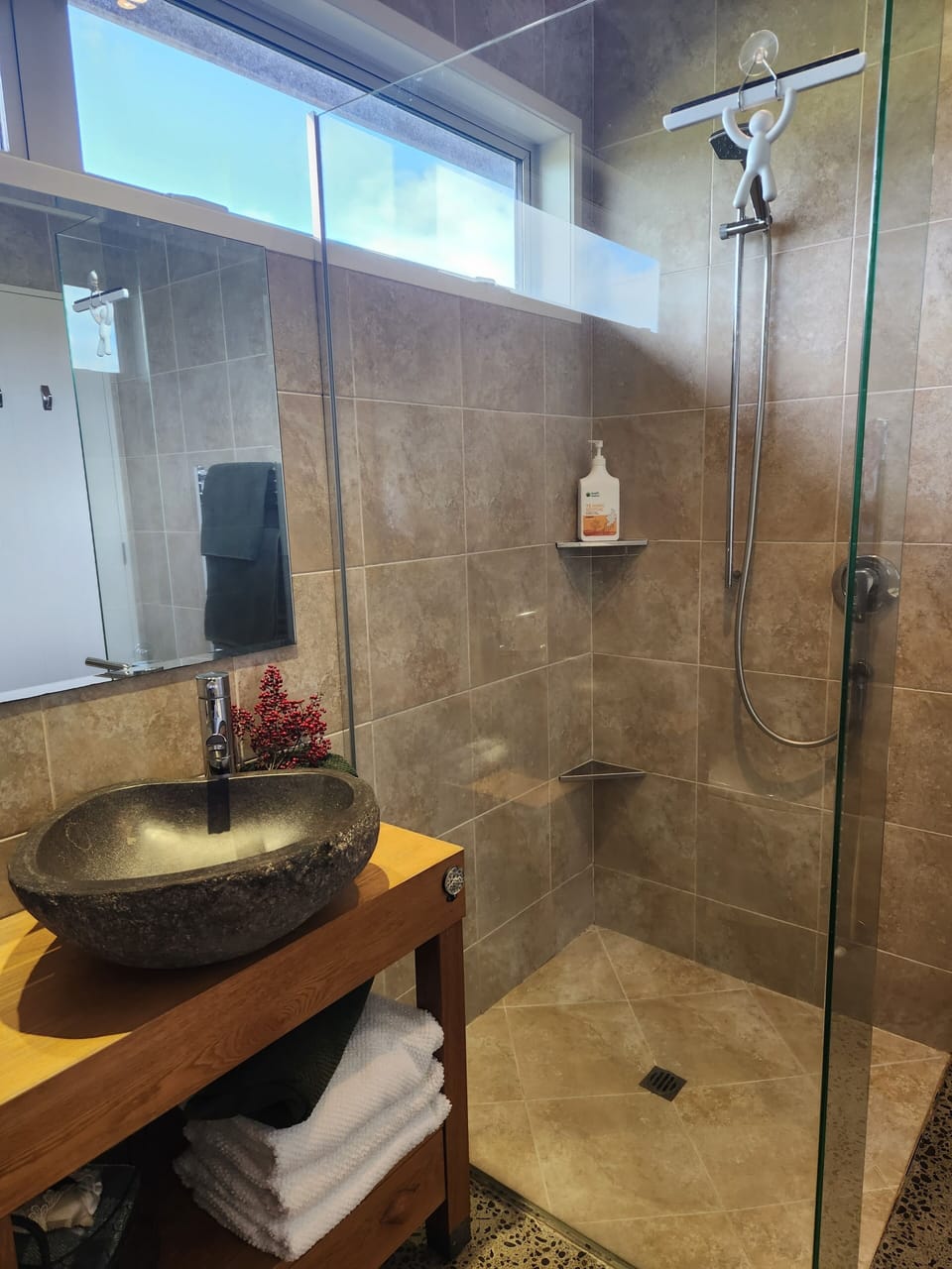 Walk in shower, unlimited towels, faceclothes etc. heated towel rail
