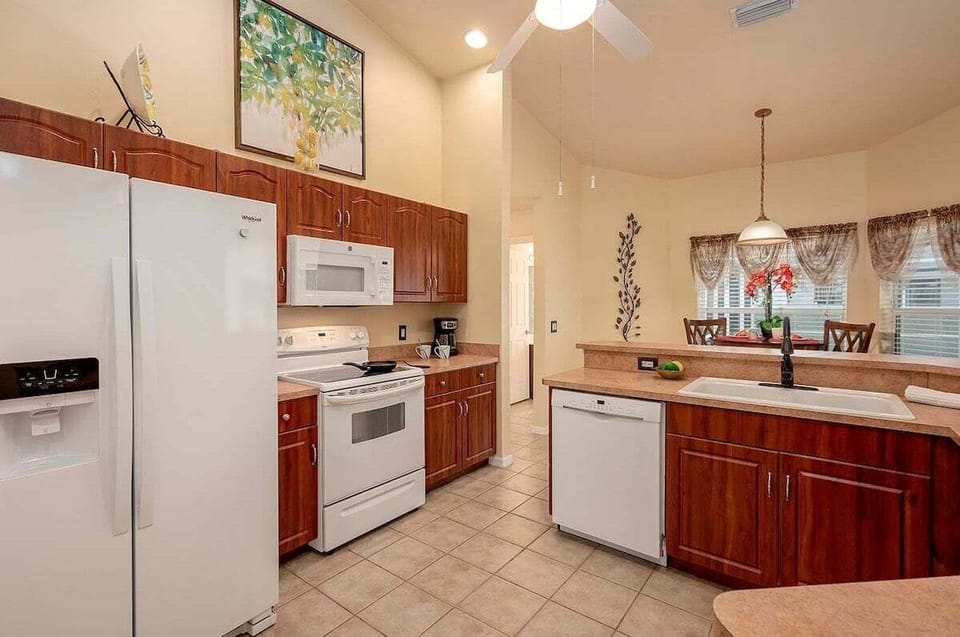 Kitchen with Tons of Cabinet Space and Appliances