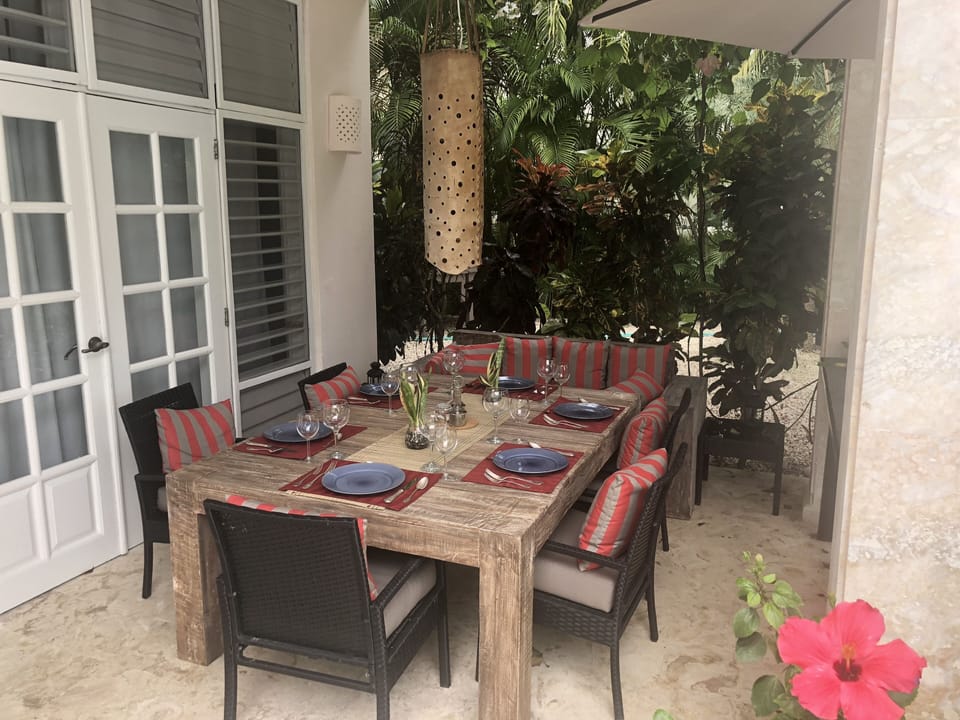 Outdoor dining
