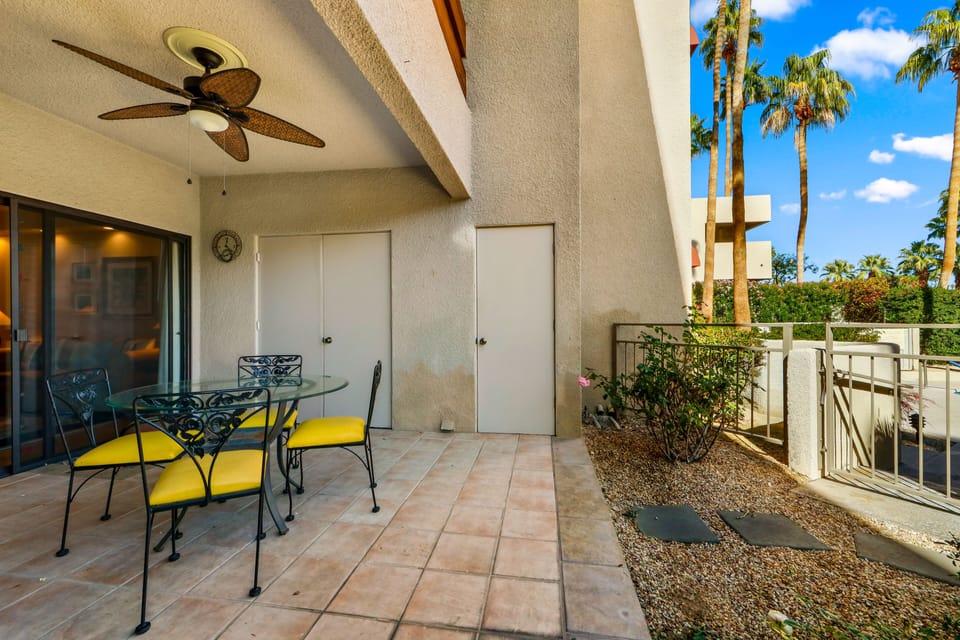 The jacuzzi and pool are right through the  gate on rt side of pic.