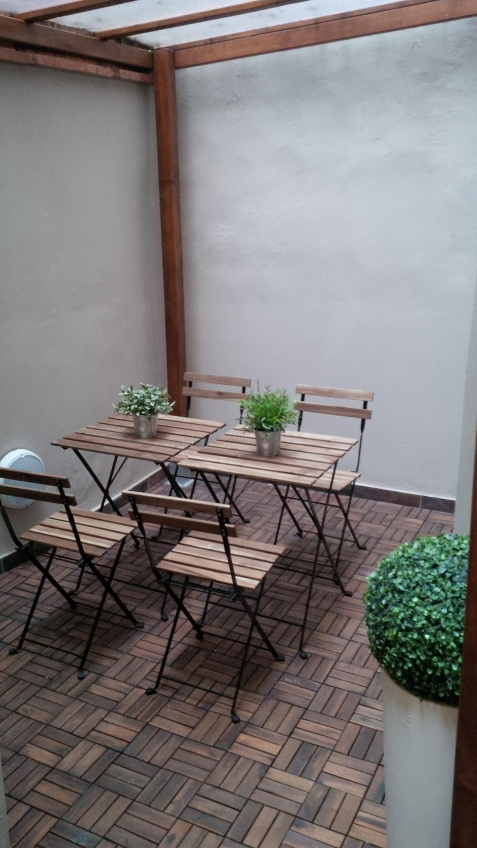 Outdoor dining