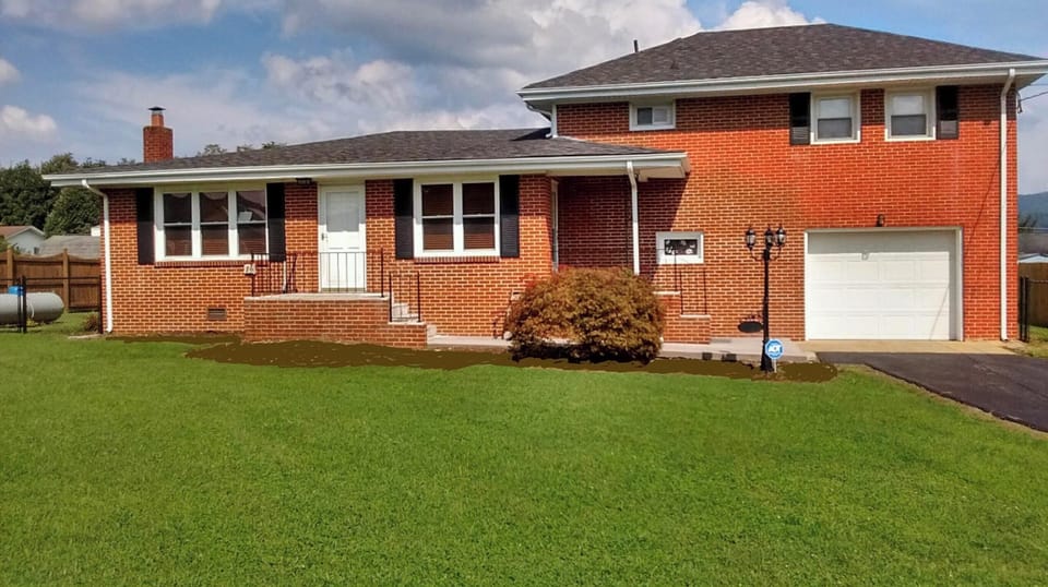 Message me for the BEST rates. Walk to the river, nice, quiet neighborhood.