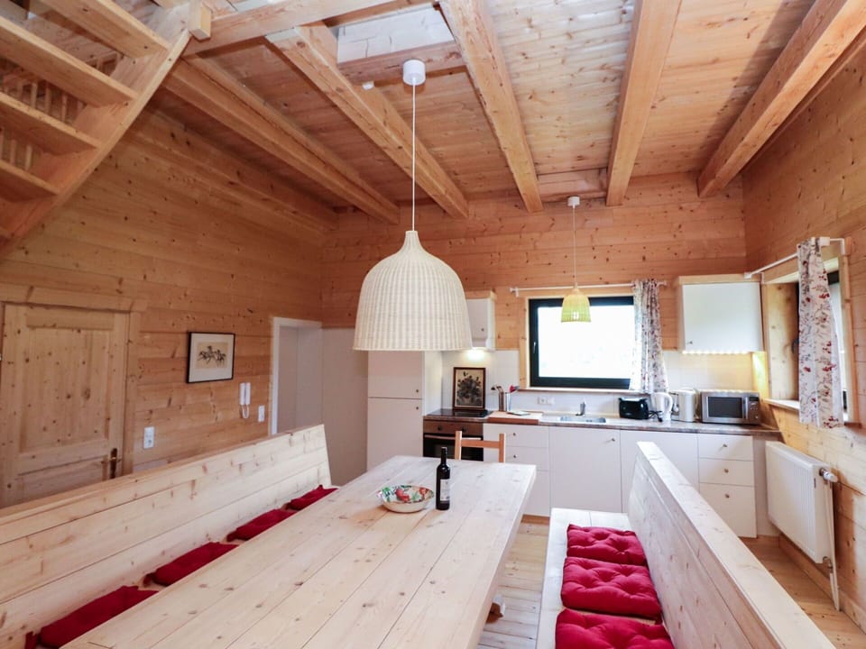 Room, Ceiling, Building, Interior Design, Property, Wood Flooring, House, Floor, Wood, Beam