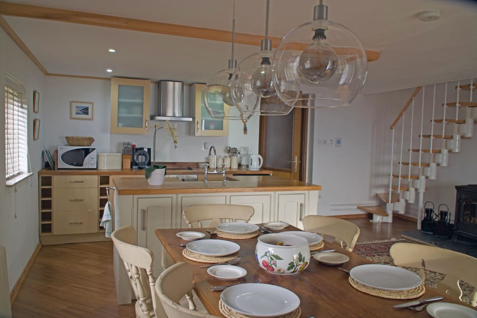 Modern Spacious Fully Equiped Kitchen and Dining Area 