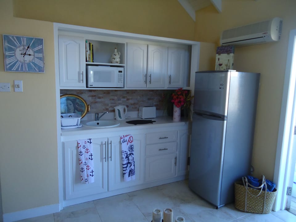Kitchenette...large fridge freezer, microwave, toaster oven, two ring hotplate, 