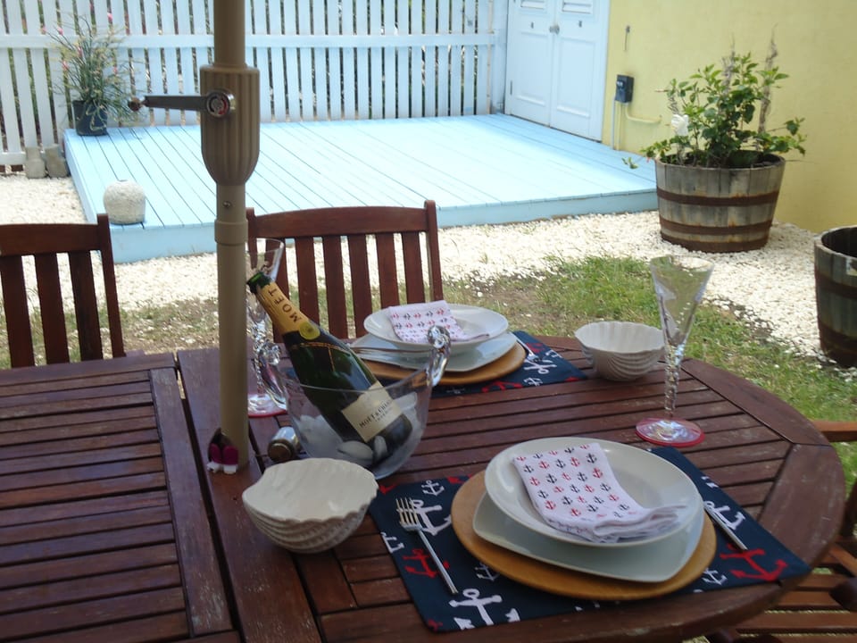 Champagne darling! Mostly dine alfresco on warm Summer nights all year through.